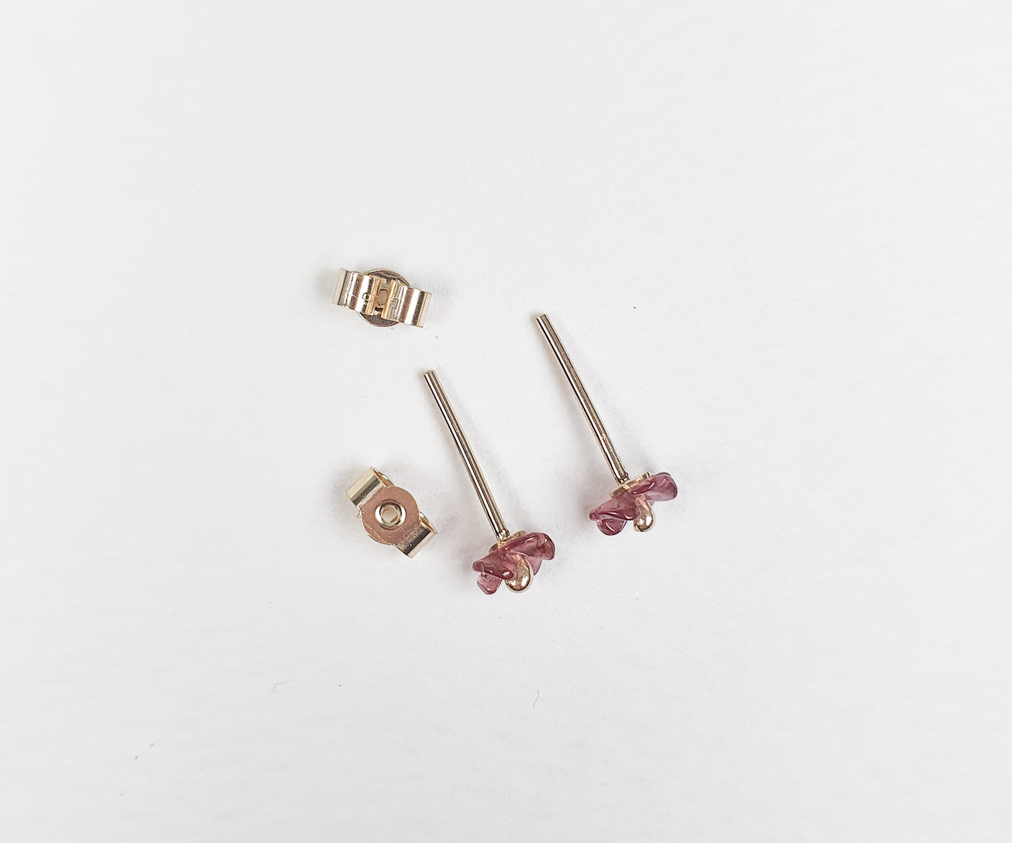 4mm Garnet Flower Stud Earrings in Gold
