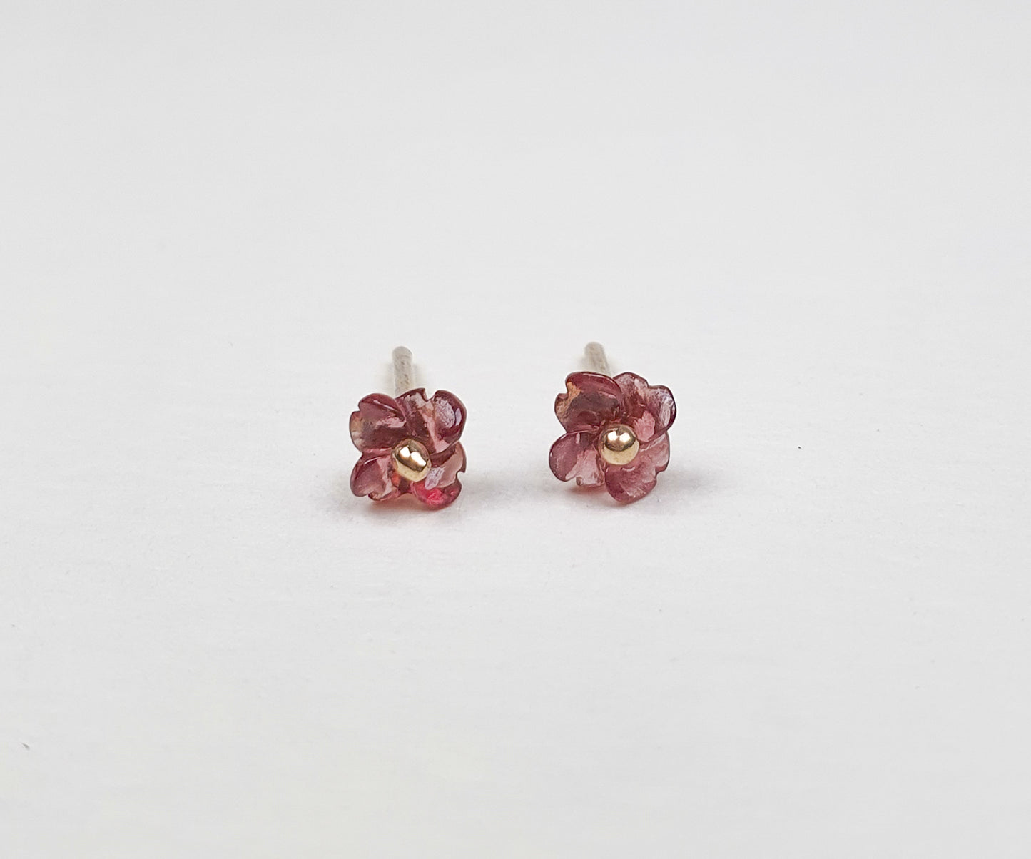 3mm Garnet Flower Stud Earrings in Gold