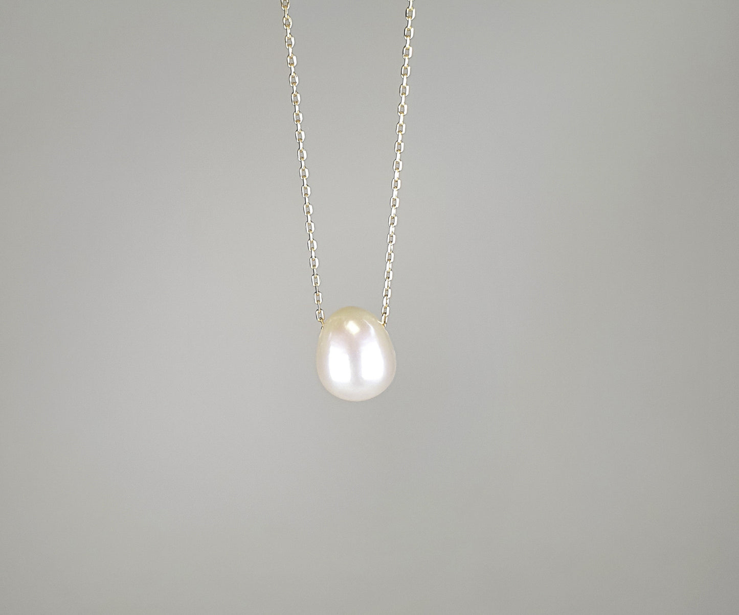 Mama Ania White Pearl Necklace