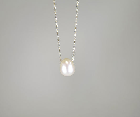 Mama Ania White Pearl Necklace