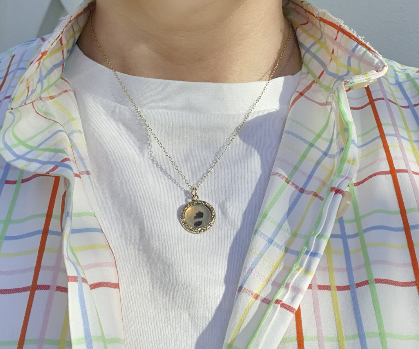Georgian Agate Chased Gold Pendant