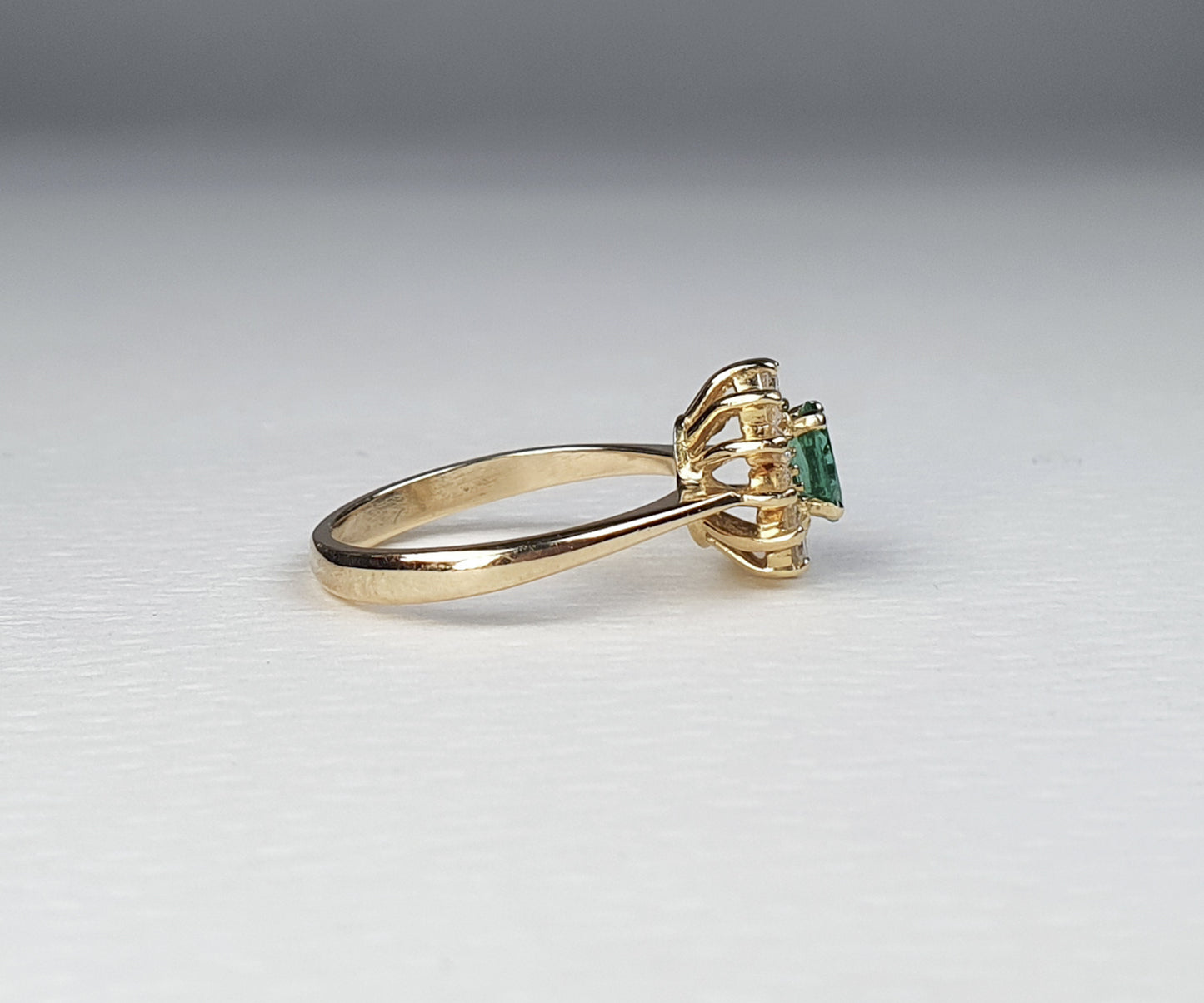 Vintage Emerald and Diamond Halo Cluster Ring in 18ct Yellow Gold