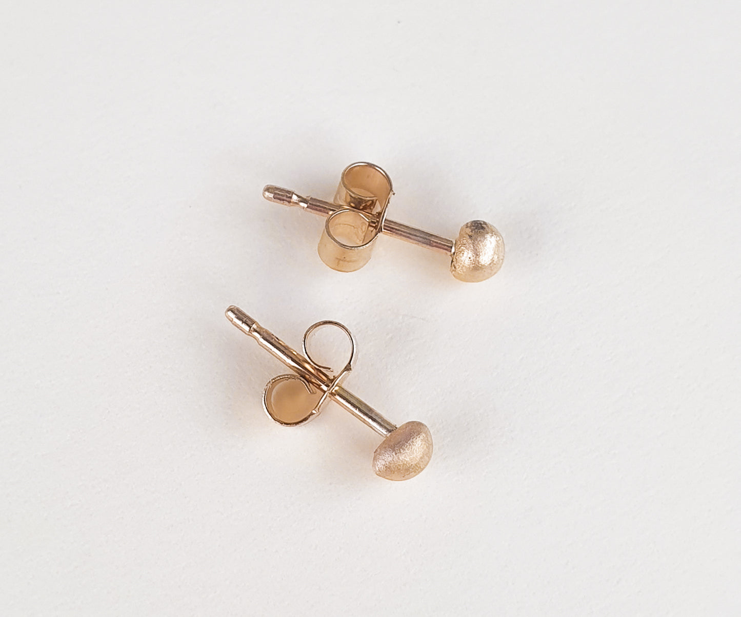 Nostalgic Gold Stud Earrings no.1