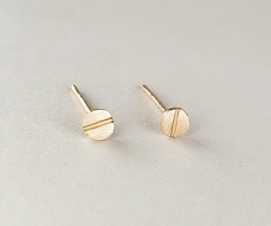 Screwhead Studs in 9ct Gold