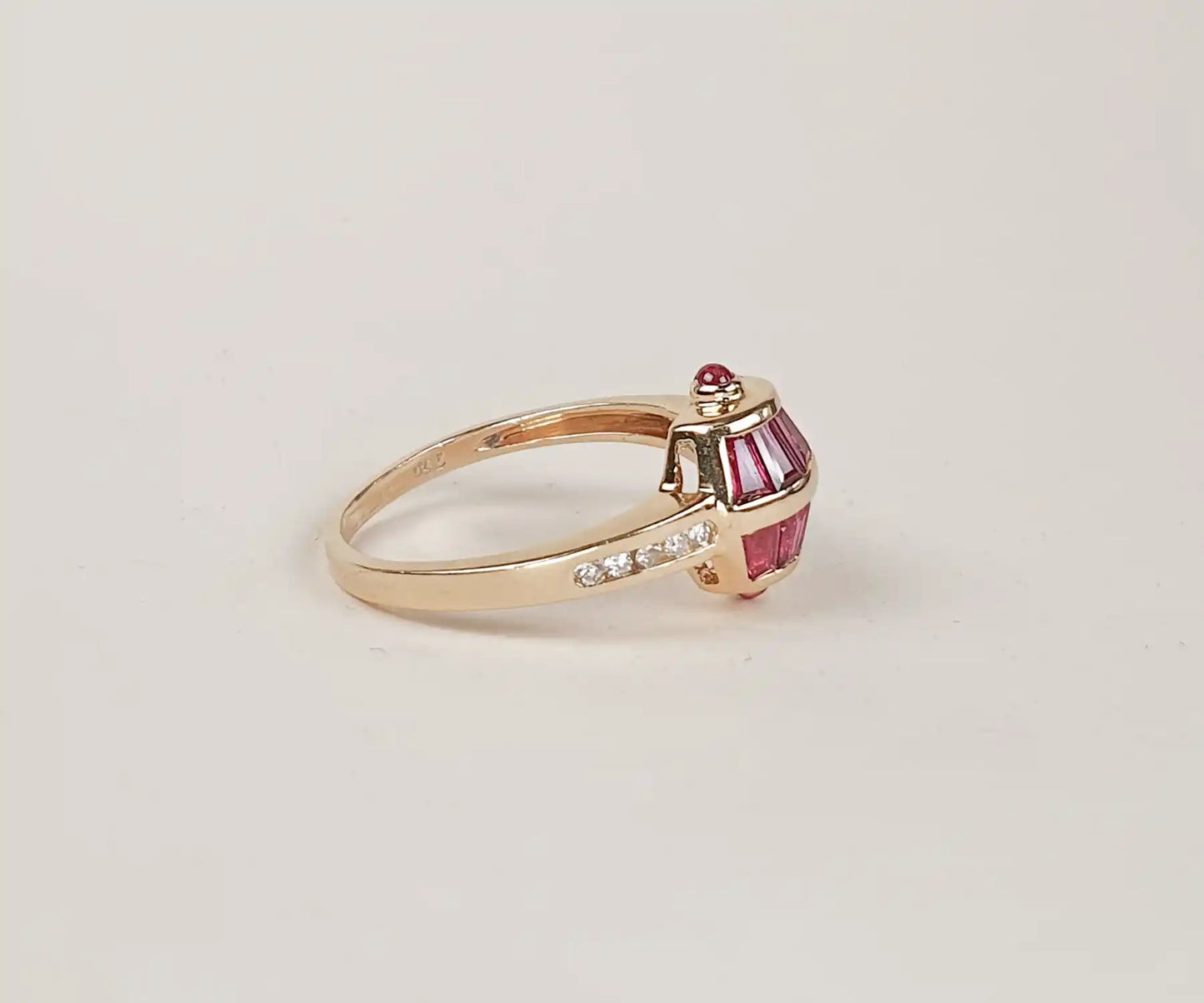 Vintage Diamond and Ruby Satellite Ring in 18ct Gold