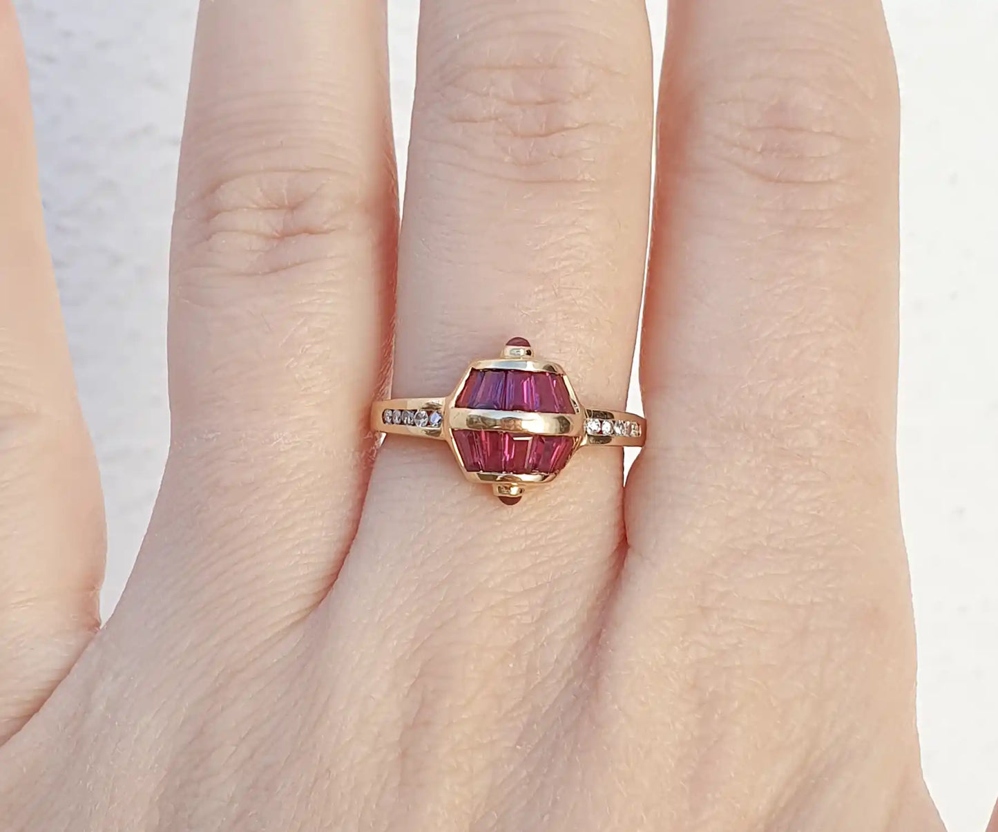 Vintage Diamond and Ruby Satellite Ring in 18ct Gold