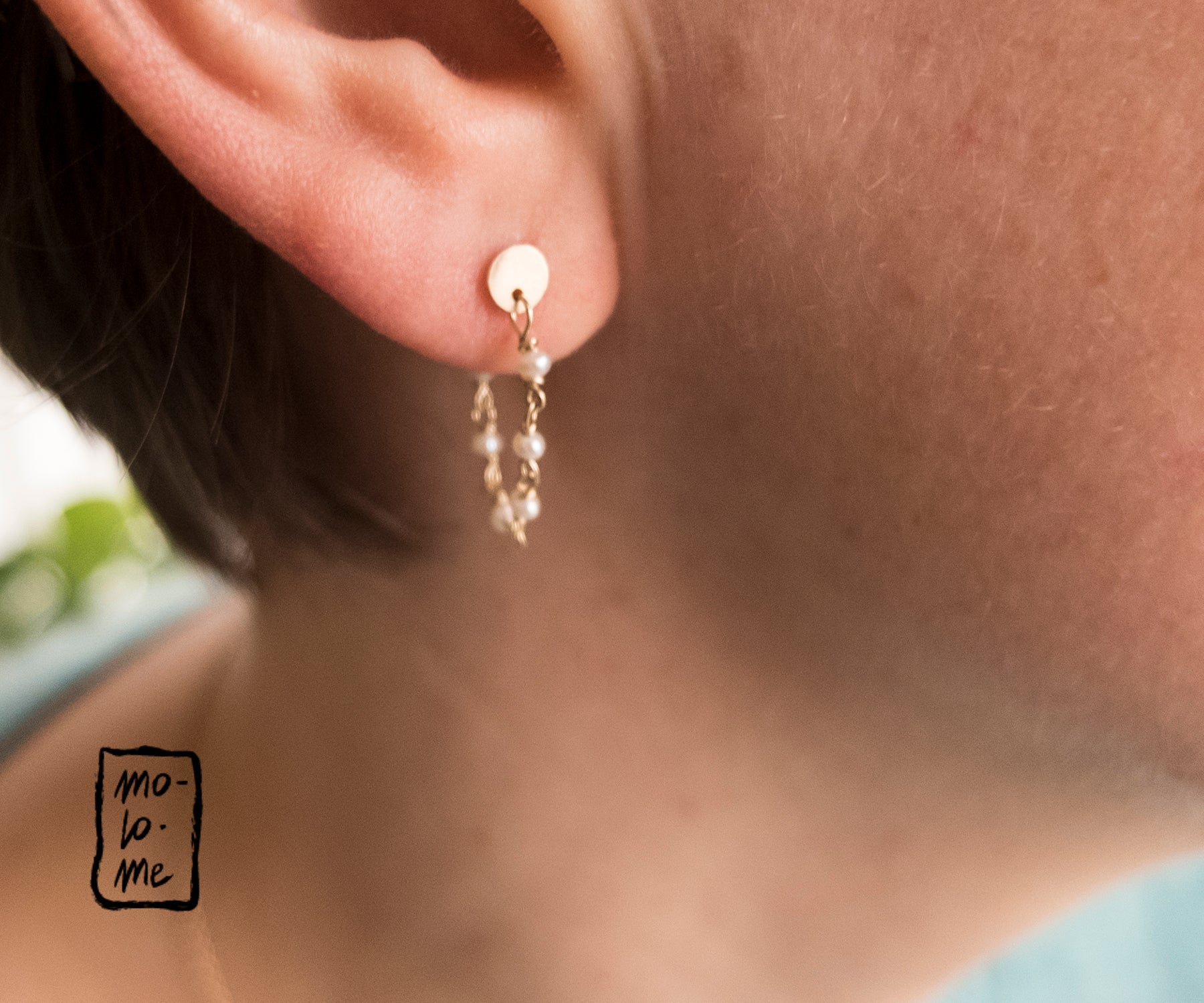 Molo Me Agata Earrings with White Seed Pearls in 9 Carat Gold on model