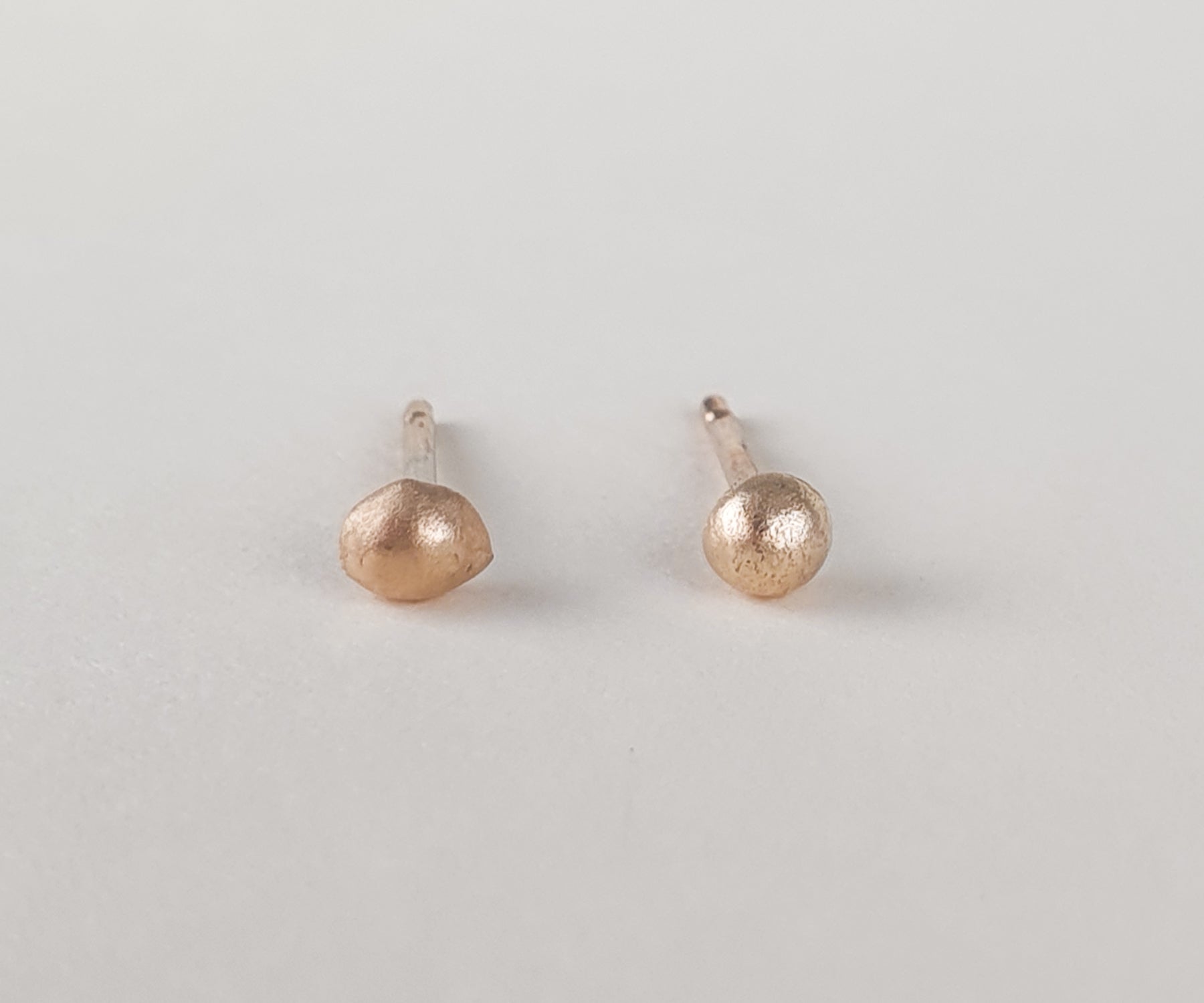 Molo Me sentimental gold studs earrings